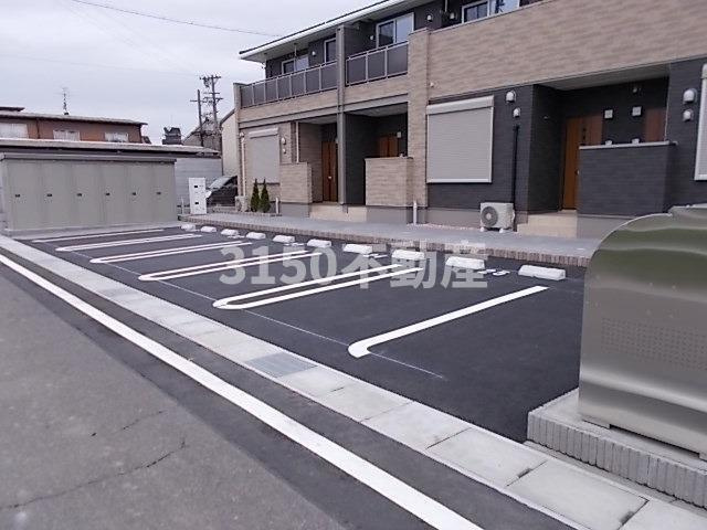 トゥモロー　Ⅰの駐車場|カースペースがあります