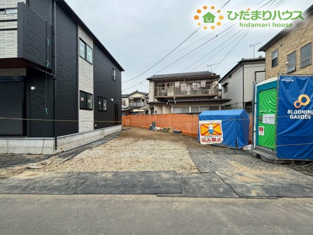 鴻巣市箕田　新築一戸建て　ブルーミングガーデン01の駐車場
