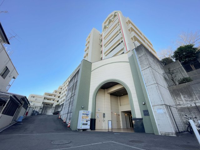 セボンコリネールエストエールの外観|迫力のあるシックな外観が特徴のマンション。

現地ご見学希望・資料請求などお気軽にお問い合わせ下さい！
03-5990-5201