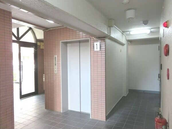 メゾンド徳川苑のロビー