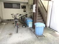 自転車置き場、ごみ置き場
