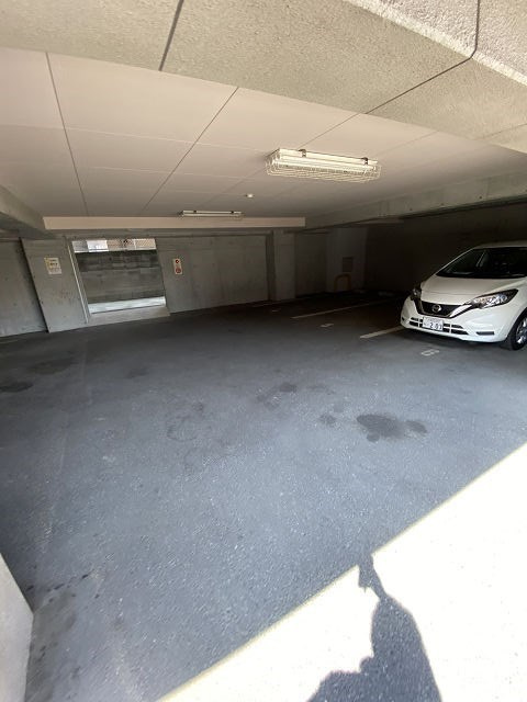 クレセールTWOの駐車場