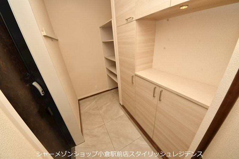 ＳｈａＭａｉｓｏｎ　Ｌａ　Ｒｅｎａｉｓｓａｎｃｅ の玄関