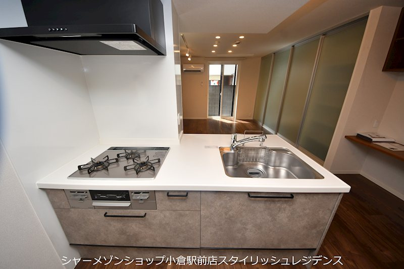 ＳｈａＭａｉｓｏｎ　Ｌａ　Ｒｅｎａｉｓｓａｎｃｅ のキッチン
