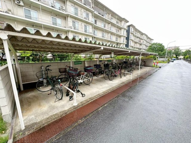 藤阪ハイツA2号棟の駐輪場|■物件内覧・資金計画相談・住宅ローン相談、リフォーム相談、お問合せ受付中■
※当日・翌日のご内覧、ご相談はお電話でのお問合せがスムーズです！