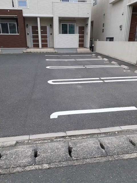 アルカンシェルⅢの駐車場|駐車スペースもあります☆