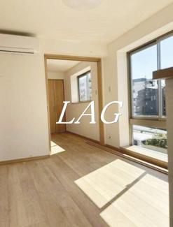 【居間・リビング】 | Lares East | 洋室のお部屋です。