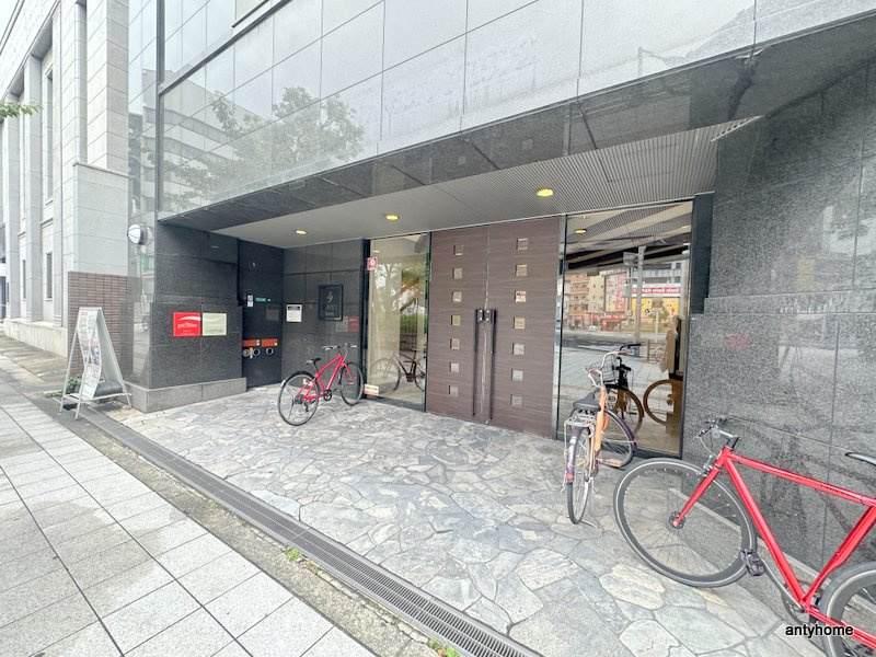 SWISS難波西　仲介手数料無料のエントランス