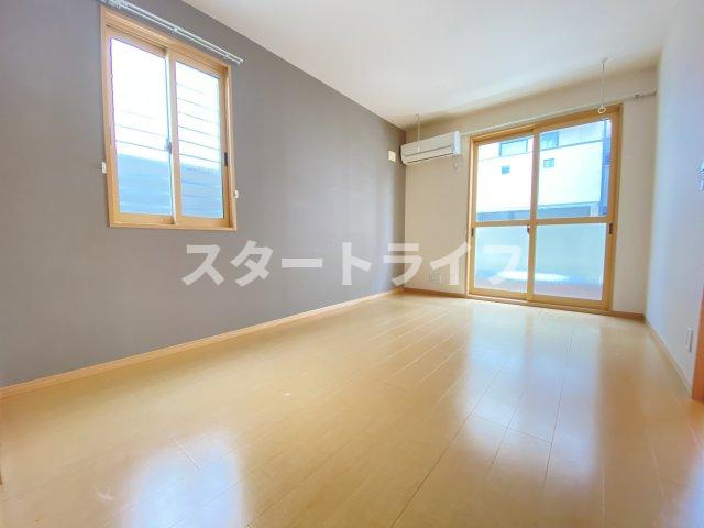 大阪市東淀川区柴島２丁目のアパートの居間・リビング