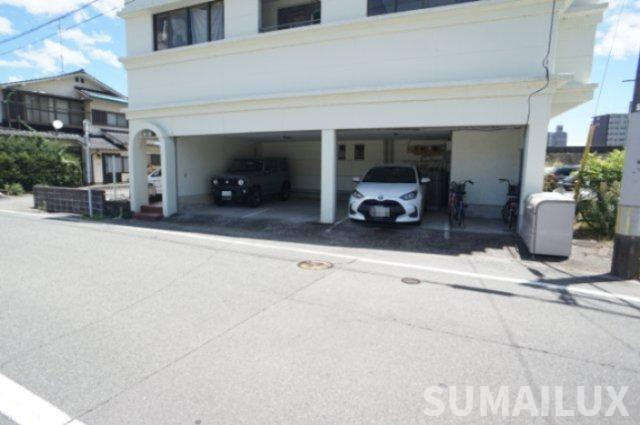 福の井ハイツの駐車場