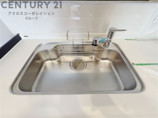 大きなシンクでお鍋などの大きな調理器具を洗う際にも便利です。