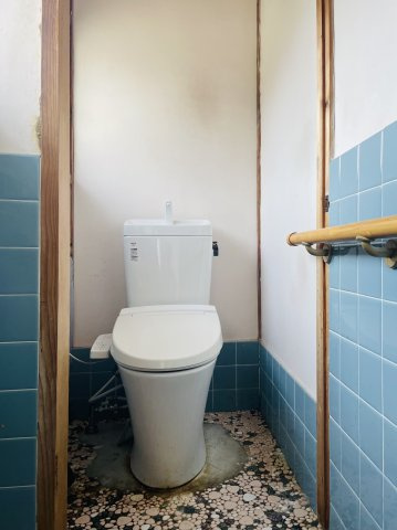 【トイレ】 | たつの市御津町岩見/農地付き中古戸建 | コンパクトで使いやすいトイレです