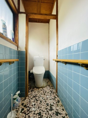 【トイレ】 | たつの市御津町岩見/農地付き中古戸建 | コンパクトで使いやすいトイレです