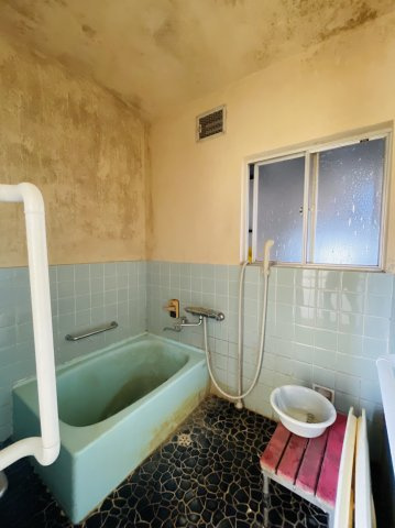 【浴室】 | たつの市御津町岩見/農地付き中古戸建 | お風呂で日々の疲れを落としましょう