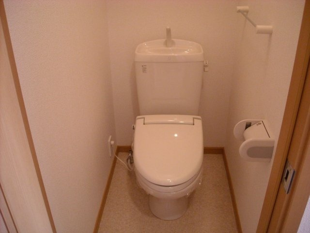 ベルアンジュのトイレ|落ち着いた色調のトイレです
