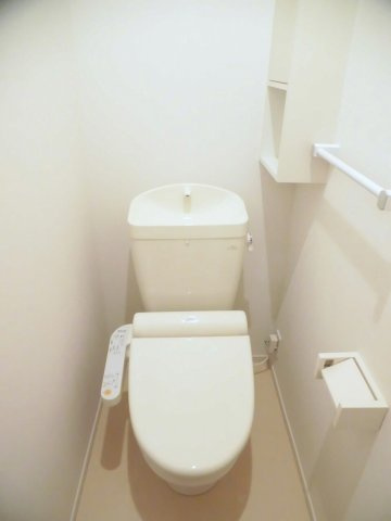 ロイヤル　ウエストＢのトイレ|落ち着いたトイレです