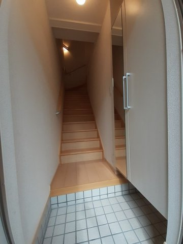 カーサ・セレーノの玄関|収納もある玄関です