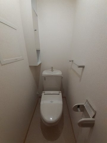 カーサ・セレーノのトイレ|落ち着いた色調のトイレです