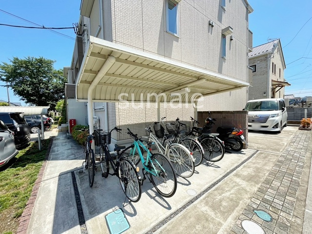 メリーコートのその他共用部分|屋根付き駐輪場です。