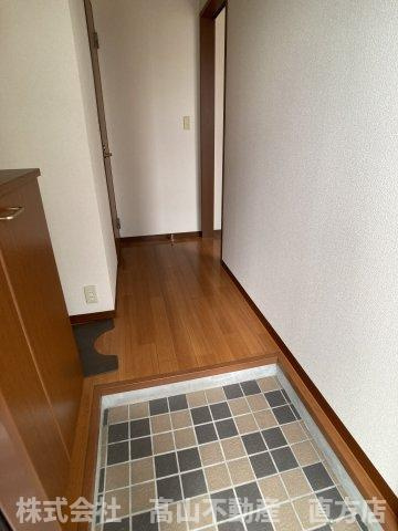 エスポアール愛 B棟の玄関