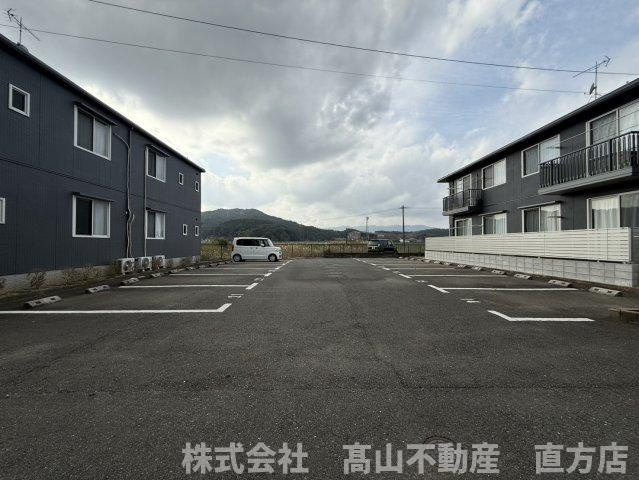 エスポアール愛 B棟の駐車場