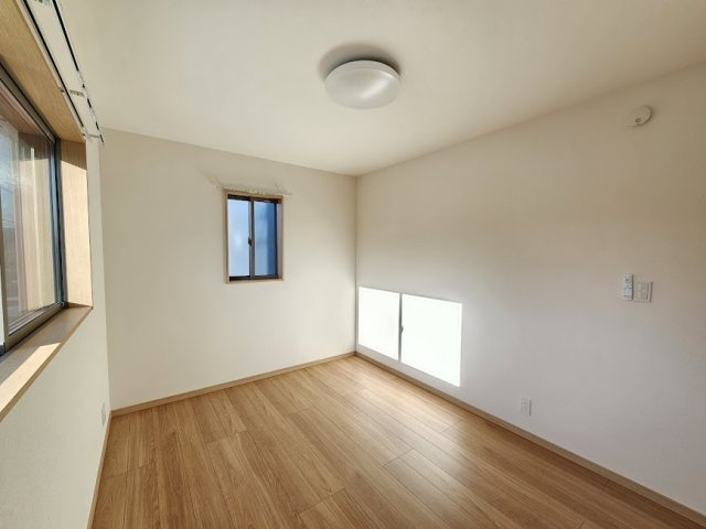 蓮田市貝塚テラスハウスの洋室|西側洋室