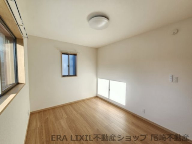 蓮田市貝塚テラスハウスの洋室|西側洋室
