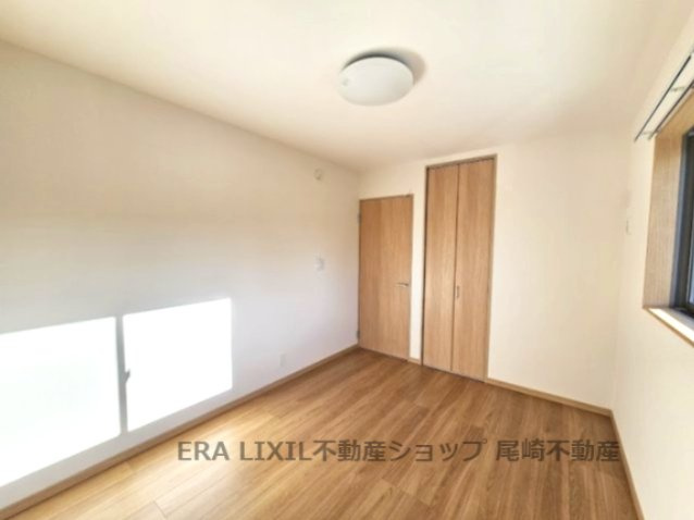 蓮田市貝塚テラスハウスの洋室|西側洋室