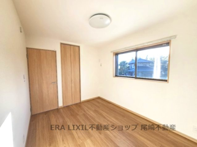 蓮田市貝塚テラスハウスの洋室|西側洋室