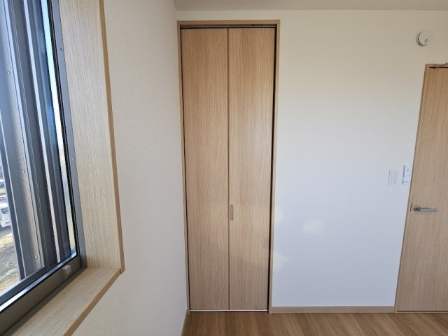 蓮田市貝塚テラスハウスの内装|南側洋室収納