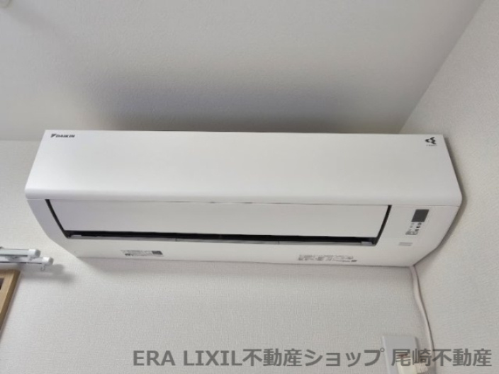 蓮田市貝塚テラスハウスの設備|LDKエアコン