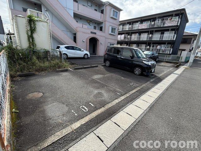 シャルマンＦの駐車場