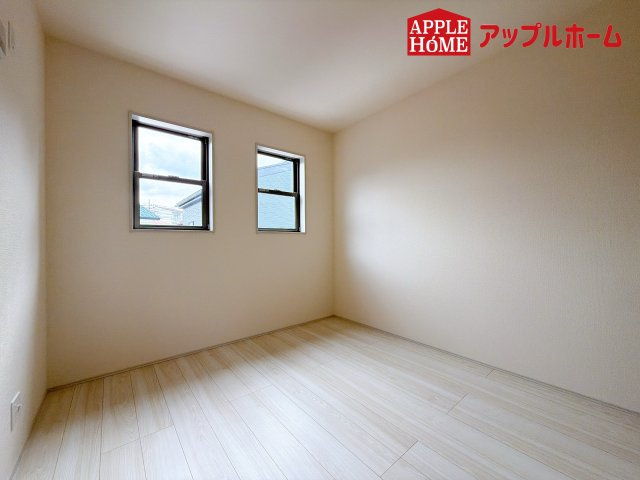 さいたま市見沼区大谷第4の洋室|居室は全室収納あり！たっぷりある収納活用でお部屋もキレイを保てます♪