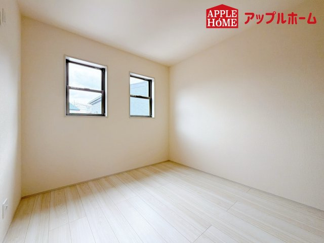 さいたま市見沼区大谷第4の洋室|居室は全室収納あり！たっぷりある収納活用でお部屋もキレイを保てます♪