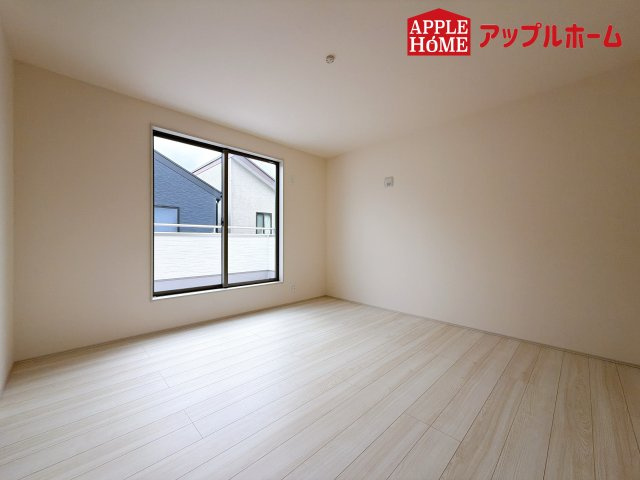 さいたま市見沼区大谷第4の洋室|広々とした居住空間は日々の暮らしを彩り、心のやすらぎと満足感を与えてくれます。