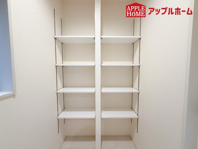 さいたま市南区大谷口3期の収納|便利な4段可動棚付き！
