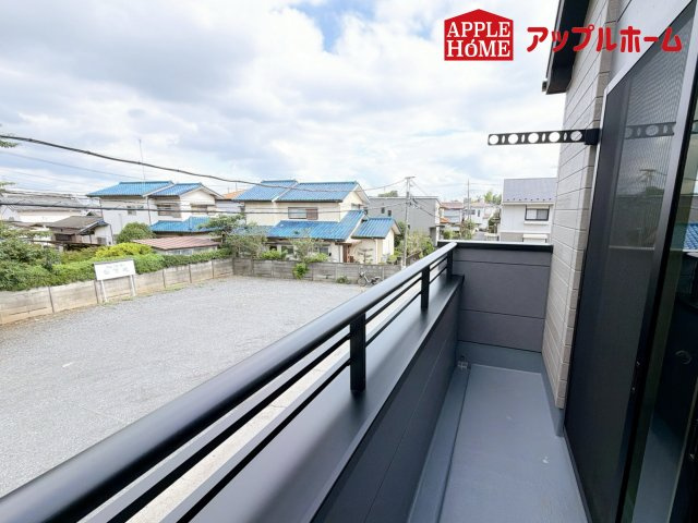 さいたま市西区宮前町1期のバルコニー|家族分の洗濯物もしっかり干せます。日当たりも良く、毎日のお洗濯が楽しくなりそうです！