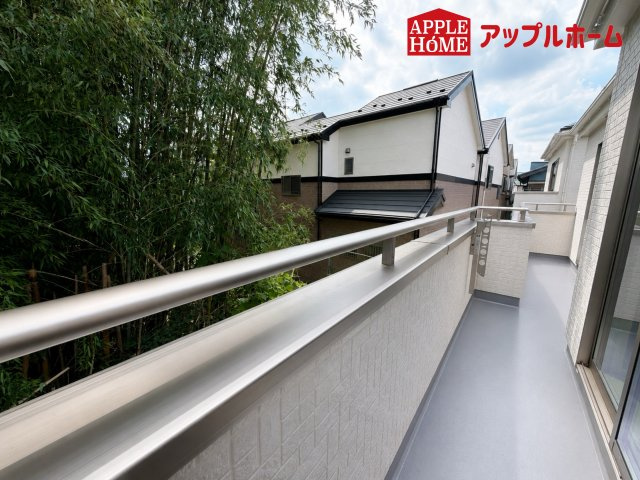 さいたま市北区本郷町1065番のバルコニー|ワイドバルコニーで広々ご利用いただけます！