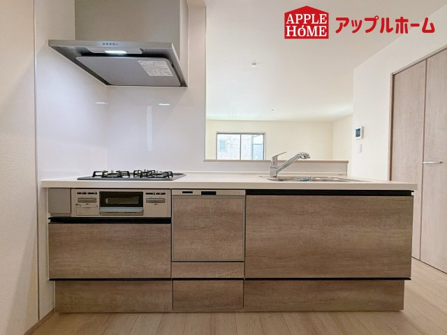 さいたま市北区本郷町1065番のキッチン|食洗機付きの広々システムキッチン！毎日のお料理が楽しくなりそうです