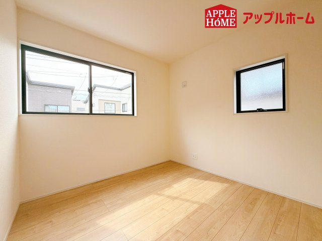 北区日進町1丁目の洋室|居室は全室収納あり！たっぷりある収納活用でお部屋もキレイを保てます♪