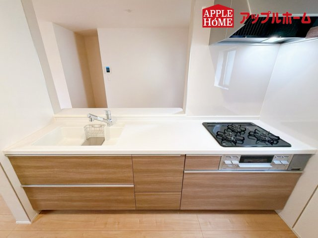 北区日進町1丁目のキッチン|リビング・ダイニングで過ごすご家族を見守りながら作業が可能な対面式のキッチン