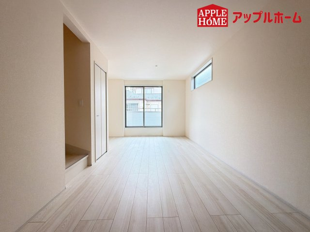 さいたま市南区太田窪の居間・リビング|１日の長い時間を過ごす大切なリビングだから、広さ日当たりとことんこだわりましょう♪ぜひこの空間を実際にご体感ください！