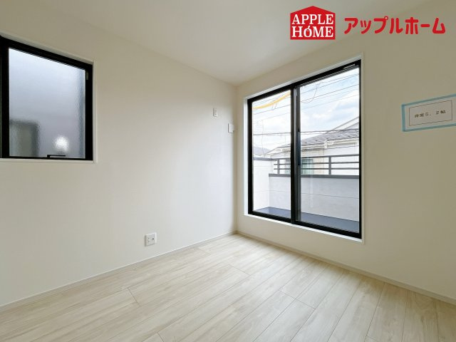 さいたま市浦和区上木崎2期の洋室|居室は全室収納あり！たっぷりある収納活用でお部屋もキレイを保てます♪