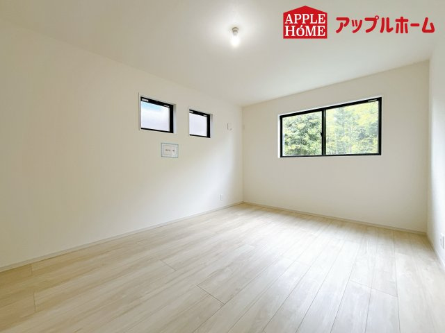 さいたま市浦和区上木崎2期の洋室|充分な広さの収納を備え、風通しも良く、大変居心地の良い採光良好な洋室は、快適空間。プライベートの時間もゆったりお寛ぎ頂けそうですね！