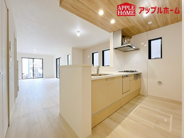 さいたま市浦和区上木崎2期のキッチン|キッチンの収納も充実☆食洗器完備で家事も楽々♪生活の質が向上すること間違いなしの充実設備です。