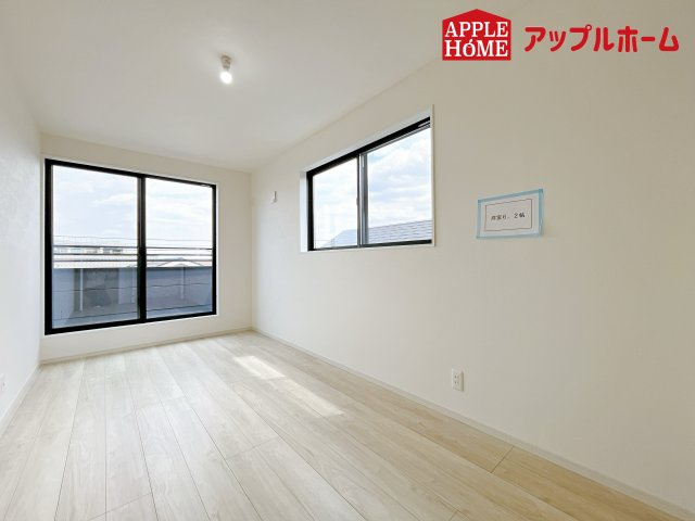 さいたま市浦和区上木崎２期の洋室|充分な広さの収納を備え、風通しも良く、大変居心地の良い採光良好な洋室は、快適空間。プライベートの時間もゆったりお寛ぎ頂けそうですね！