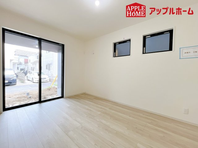 さいたま市浦和区上木崎2期の洋室|充分な広さの収納を備え、風通しも良く、大変居心地の良い採光良好な洋室は、快適空間。プライベートの時間もゆったりお寛ぎ頂けそうですね！