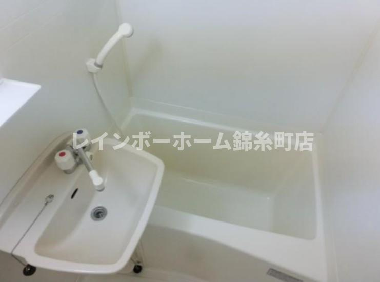 210アパートメントAの浴室