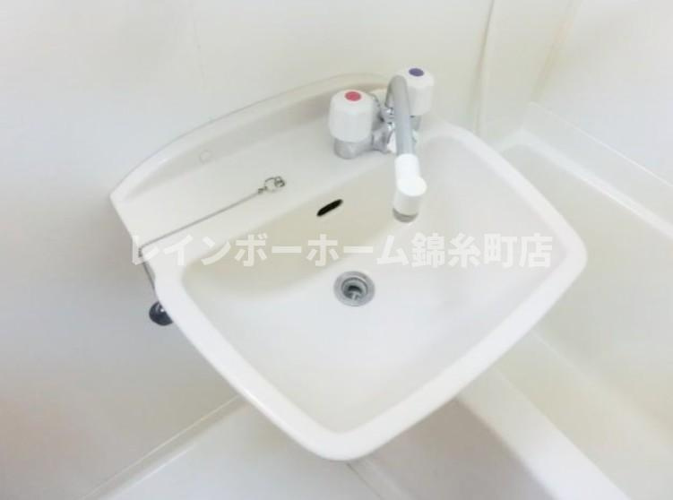 210アパートメントAの洗面所