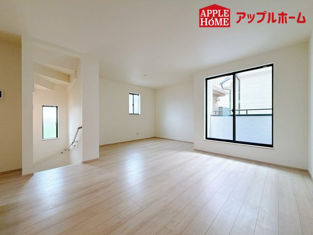 さいたま市北区大成町4丁目　全3棟の居間・リビング|１日の長い時間を過ごす大切なリビングだから、広さ日当たりとことんこだわりましょう♪ぜひこの空間を実際にご体感ください！